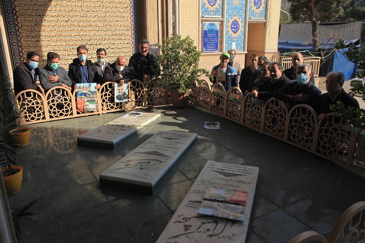 تجدید میثاق خانواده شهدا و ایثارگران با شهیدان گمنام